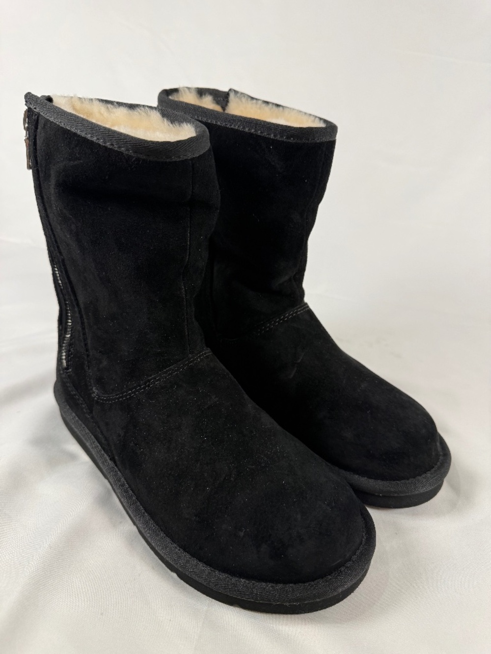 UGG Mayfaire 5116 Black Suede Sheepskin Side Zip Boots Size 7